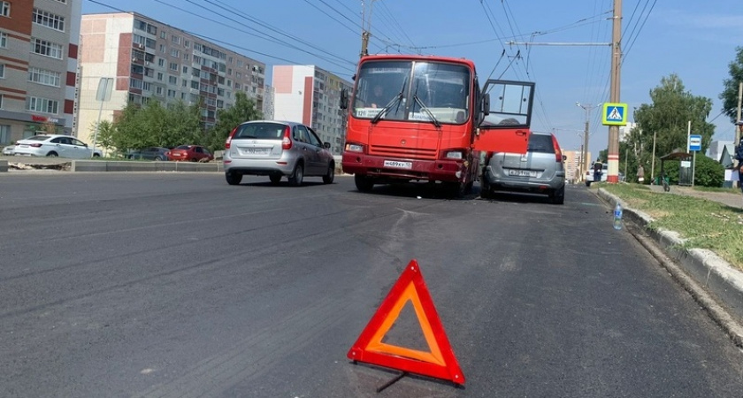 В Саранске водитель автобуса сбил 12-летнюю девочку и врезался в Ford