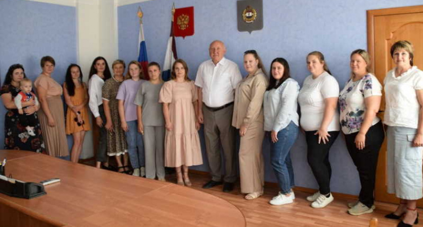 В Инсарском районе молодые мамы получили подарочные наборы