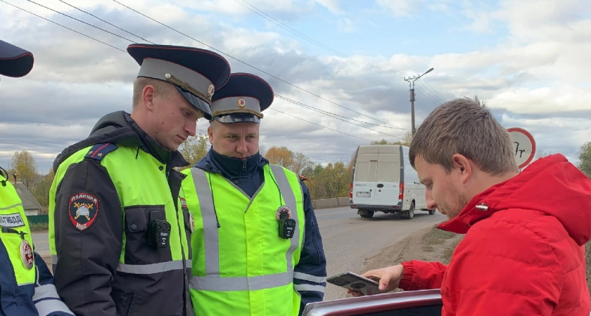 Автомобилистов доводят до белого каления: за этим стали строго следить — водителей начали штрафовать за подголовники