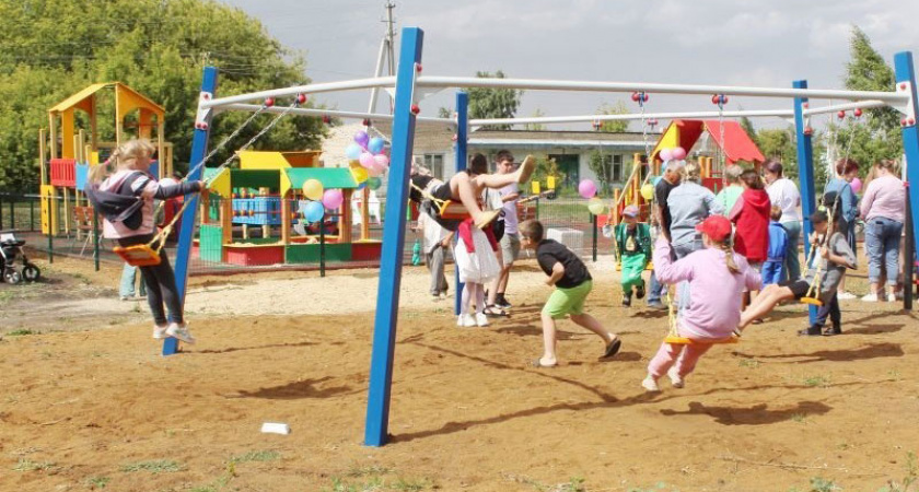 В Кочкуровском районе открыли новый детский игровой комплекс