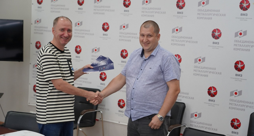 1100 эпизодов заботы: семьи сотрудников ОМК получили подарочные сертификаты