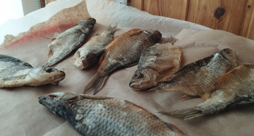 "Вкуснятина" с 10-метровыми червями внутри: мы подаём эту рыбу на стол и кормим ей своих детей