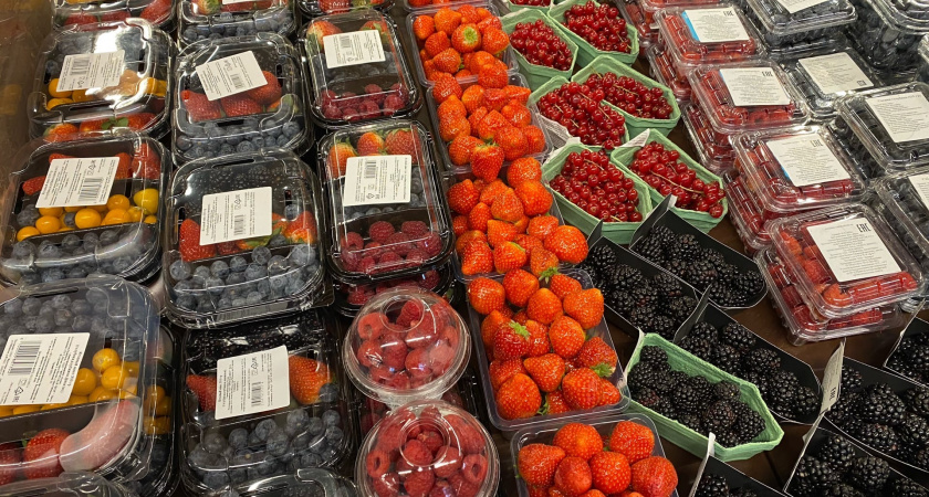 Эта ягода — самая вредная: а мы едим ее покупаем как деликатес, еще и детей заставляем есть