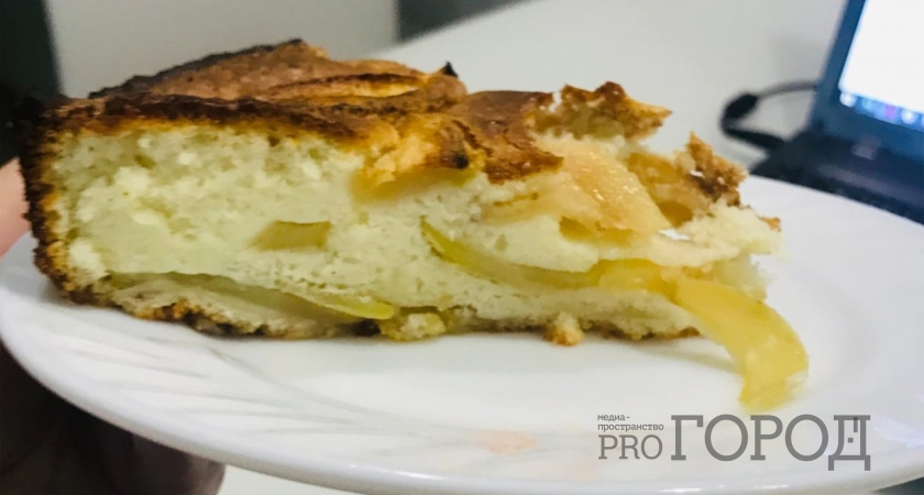 Как "Шарлотка", только вкуснее: яблочный пирог "Три стакана" на новогодний стол