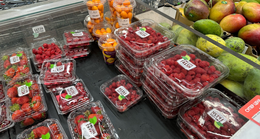 Эта ягода просто отрава, а мы её едим и кормим своих детей