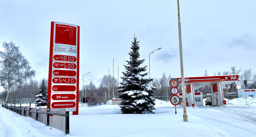 Не заправляйтесь там никогда, иначе машине конец! Названы АЗС с плохим бензином