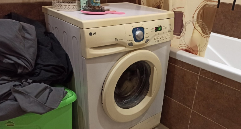 Рюмку в барабан — и стиралка шипит от стерильности: ошметки грязи, извести и плесени несутся в канализацию со свистом