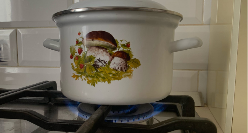 Не варю свеклу часами — хватает 15 минут: есть одна хитрость при варке — выходит вкуснее, сочнее и без плохого запаха