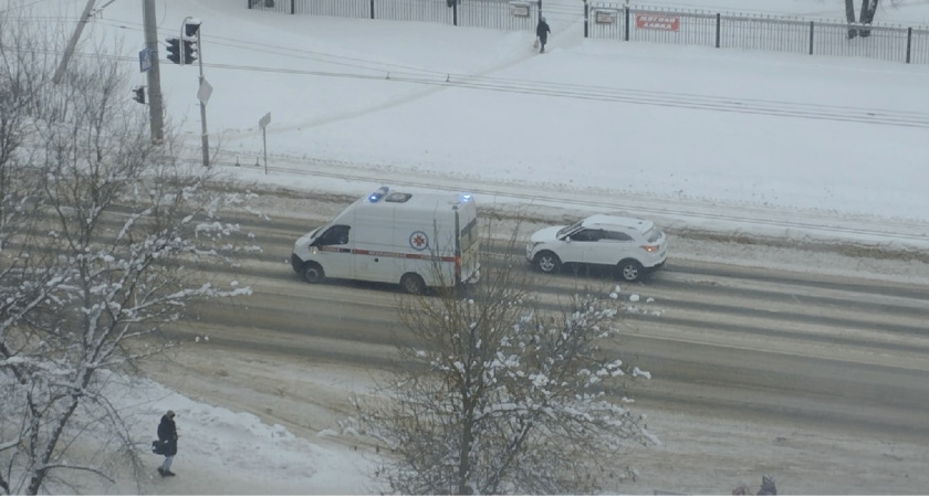 В Саранске в ДТП из-за ледяного дождя попали 4 автобуса, пострадал человек