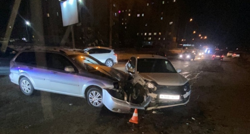 На улице Сущинского в Саранске в ДТП с легковушкой пострадала 26-летняя девушка