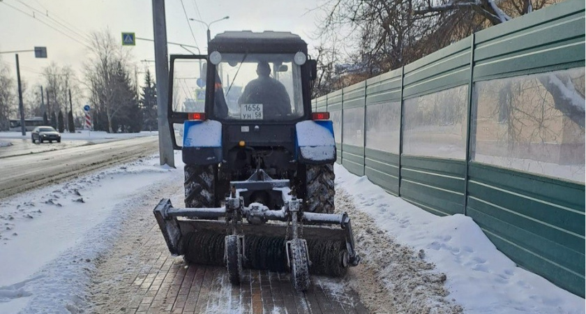 Улицы Саранска ежедневно убирают 800 работников коммунальных служб