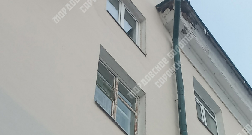 Жители Саранска пожаловались на падающие с высоты кирпичи