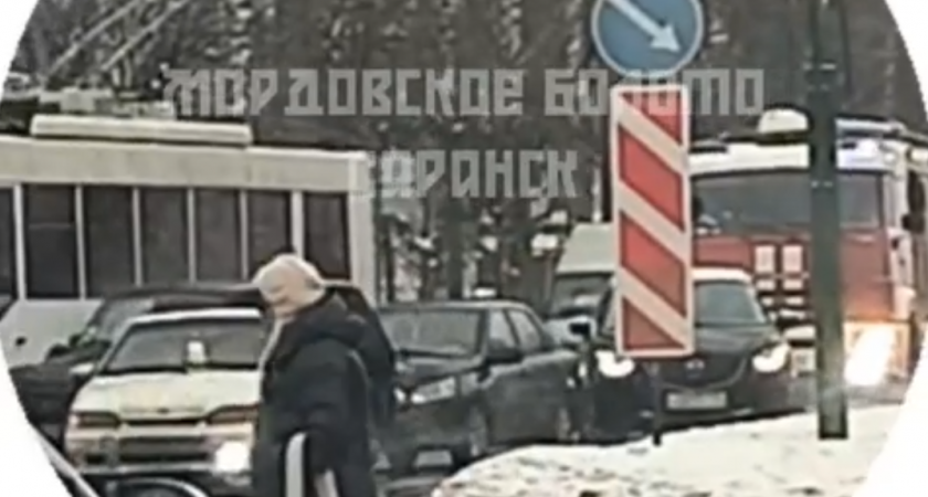 Жители Саранска пожаловались на не пропускающих спасателей автомобилистов