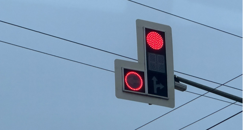 В Саранске отключили светофор на перекрёстке на 3 часа