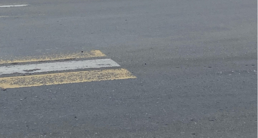 Пешеходы Саранска могут пострадать из-за электропровода