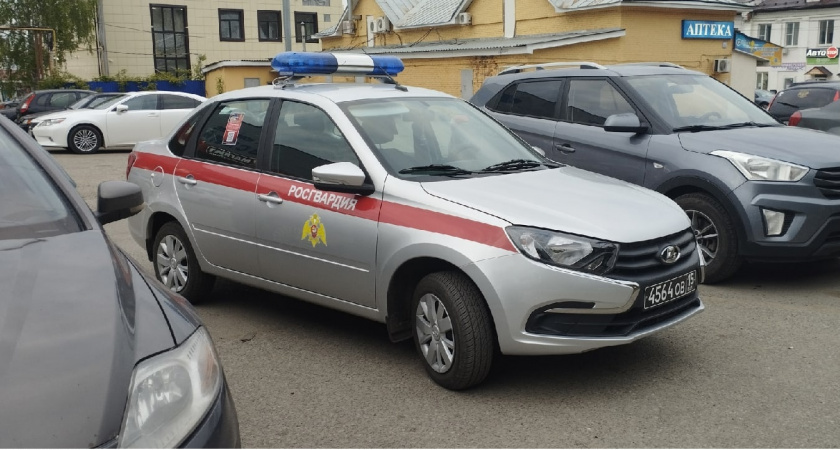 В Саранске задержали мужчину, который хотел украсть алкоголь из гипермаркета