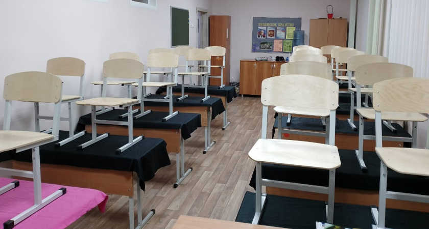 Олег Коробов посетил торжественную линейку в гимназии № 12