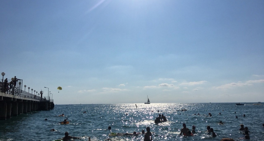 "Люди купаются, мазут плавает": туристы оставили первый честный отзыв об отдыхе в Анапе - слабакам тут точно не место 