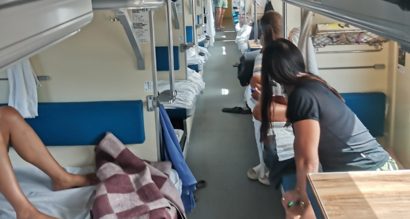 Можно ли в плацкарте ложиться головой к окну. В РЖД поставили точку в волнующем вопросе
