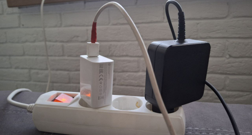 «Сожрут» четверть электричества в доме — эти два прибора надо выключать из розетки