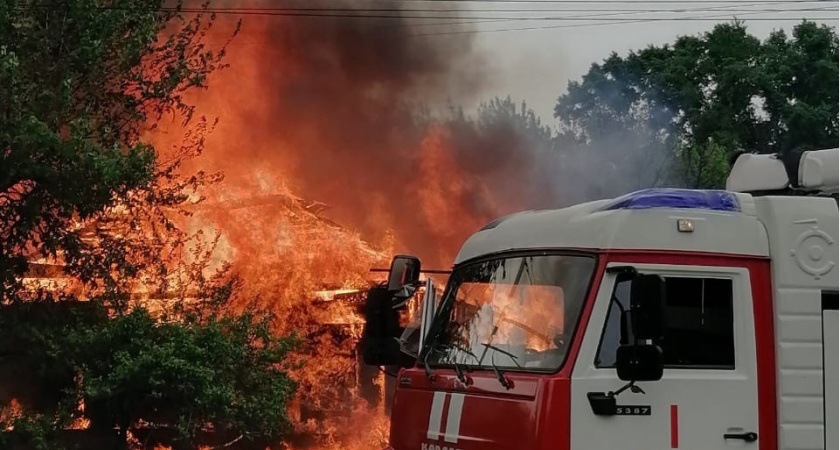 В Торбеевском районе пожар уничтожил сразу пять строений