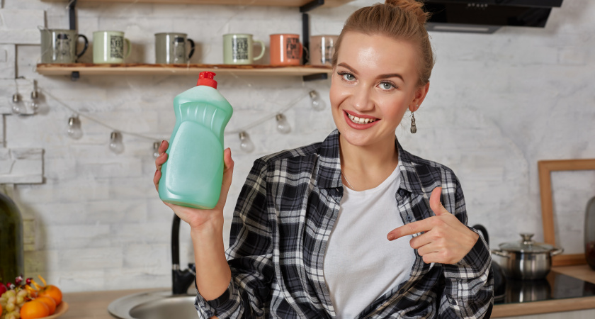 Думала, нет лучше средства для посуды чем из рекламы по ТВ - ошибка: литр за 158 рублей: хватает на месяц, густое и без запаха химии