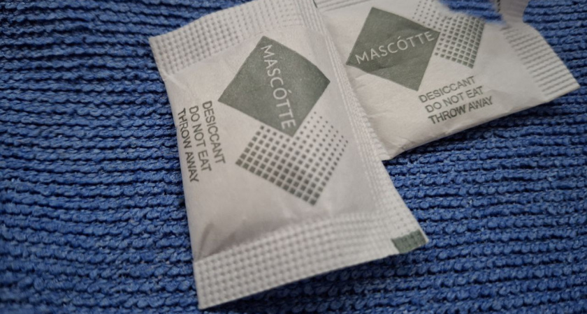 "Даже стыдно, что раньше их выбрасывала": пакетики с гелем из коробок с обувью теперь "оптом" везу на дачу: вот как применяю