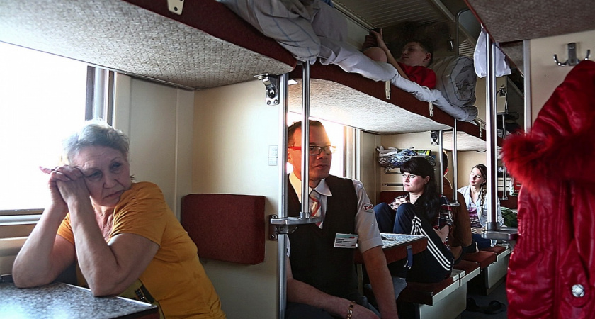 Выкупают купе в плацкарте и вешают занавеску: новый лайфхак от пассажиров РЖД