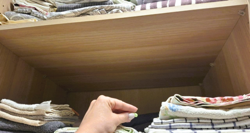 Кладу в шкаф 1 таблетку и белье благоухает свежестью - от затхлого запаха не осталось и следа