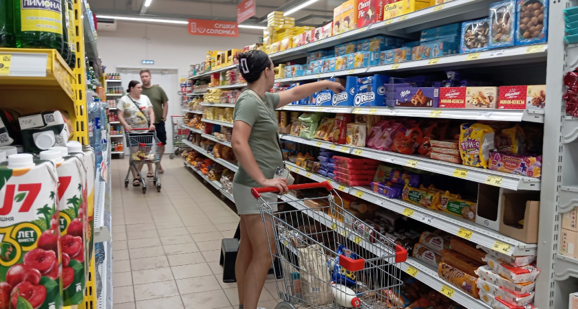 Хотела купить 1 конфетку на пробу в "Магните", но кассирша унизила при всех и отказалась пробивать - кто прав в такой ситуации