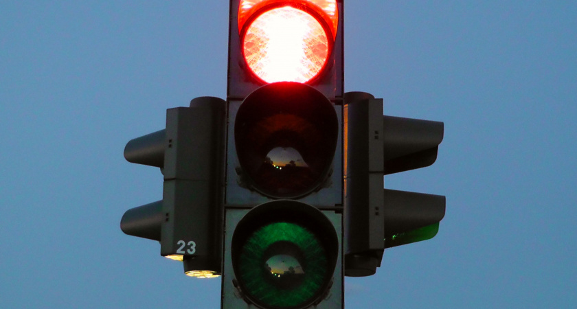 В ГАИ разъяснили - что делать, если вы уже пересекли стоп-линию и загорелся красный сигнал светофора