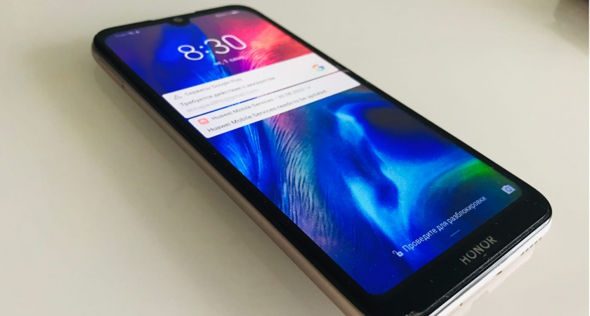 Жителя Ковылкинского района обвинили в краже телефона, остановленного на лавочке