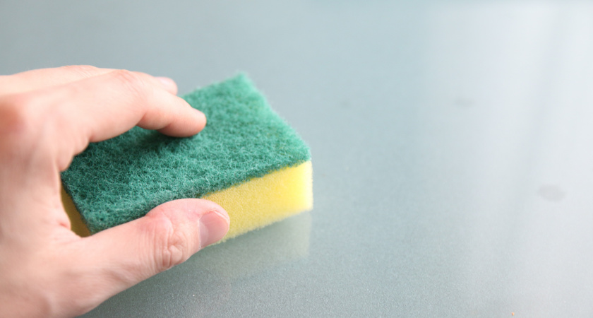 Выкинула все губки для мытья посуды навсегда: нашла, чем их заменить вообще без расходов - странное, но гениальное решение