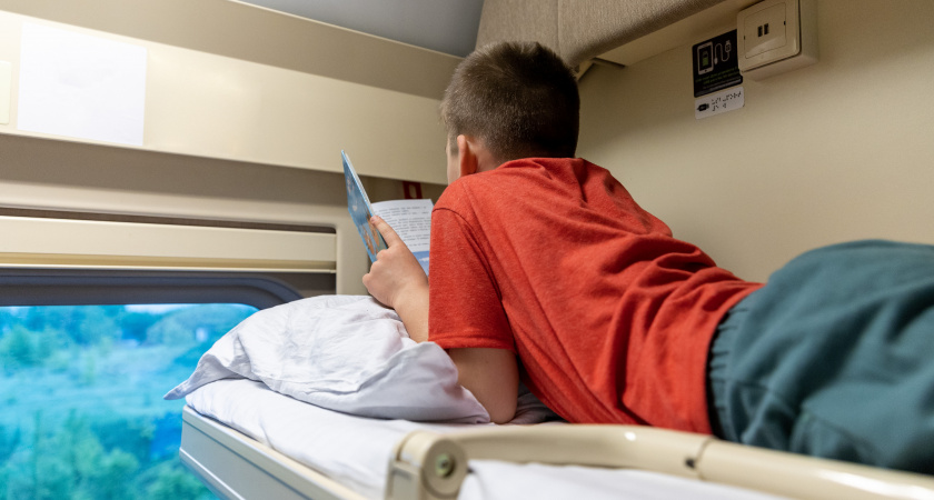 "Верхнеполочники" оказались хитрее: борьба за место у столика больше не имеет смысла - вот что придумали