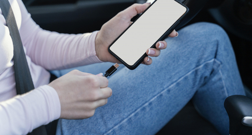 Больше никогда не буду заряжать смартфон в автомобиле: жаль, что поздно понял свою ошибку