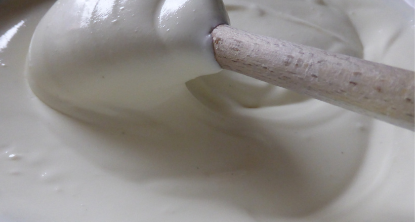 Наливаю молоко в банку и оставляю на ночь, утром открываю - нежнейший сыр "Филадельфия" готов