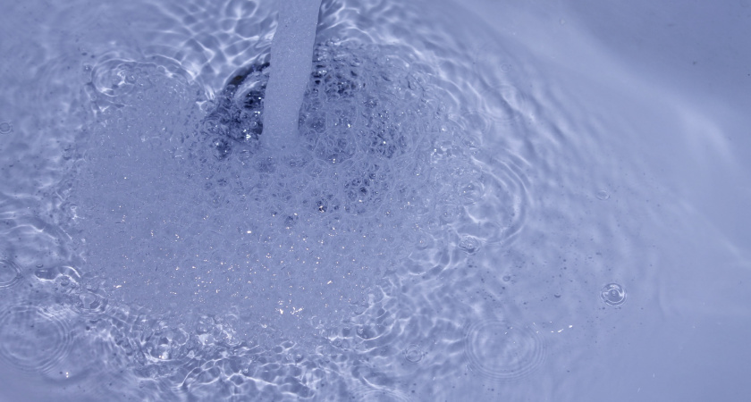 Домашний крот сокрушит раковину - засоры даже булькать не будут: получаю средство лучше ядреной химии, смешиваю соль, уксус и соду