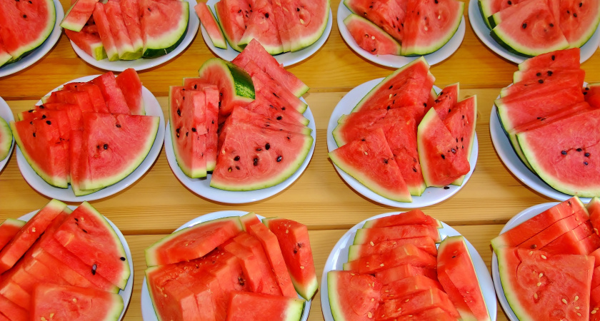 Берем песок: вот как советские хозяйки хранили арбуз до Нового года — под бой курантов как будто только с грядки