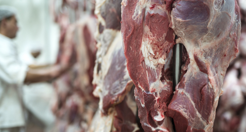 Почему лучше покупать мясо на рынке в вечернее время, а не с утра