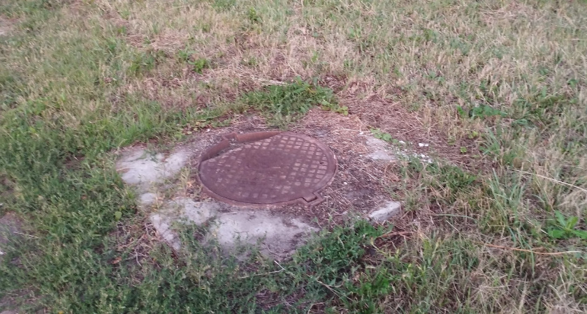 В п. Тургенево местного жителя поймали на краже двух канализационных люков