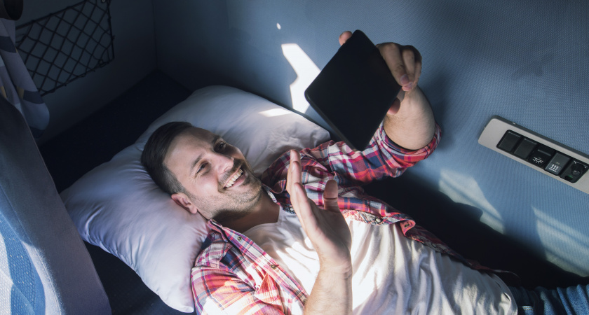 Как избежать нежелательных разговоров с соседом по поезду