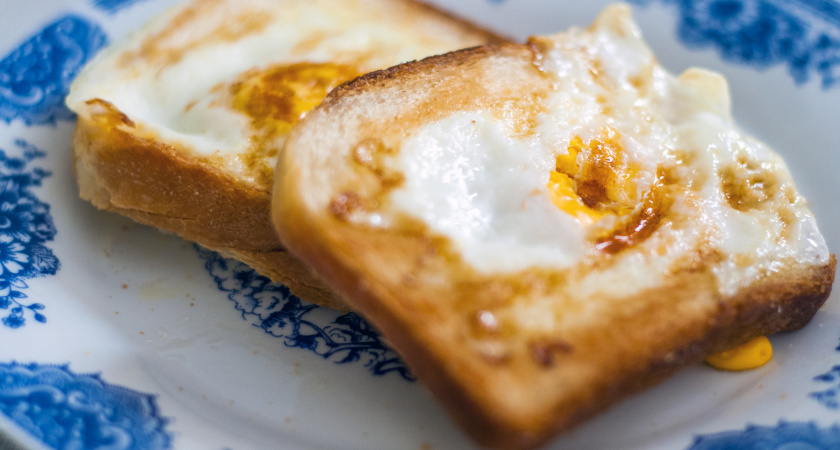 Рецепт нежных утренних тостов из черствого хлеба