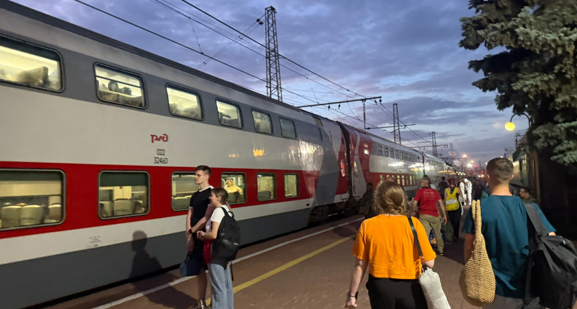 «В 7 утра с верхней полки слезла попутчица и стала будить меня, чтобы я уступил ей место»: вот что всегда говорю в таких ситуациях