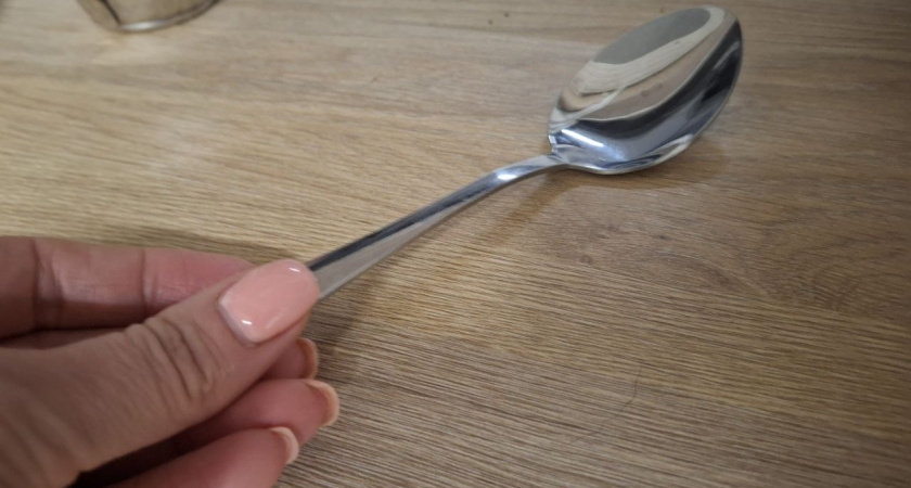 Кладу ложку на подоконник, когда уезжаю из дома: это помогает решить главную проблему