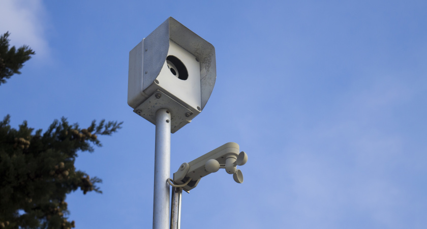 С какого расстояния дорожные камеры способны фиксировать скорость авто