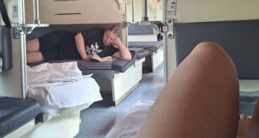 "Эта молодая девушка с верхней полки совсем ничего не стеснялась": что делать в такой ситуации, если едешь в плацкарте