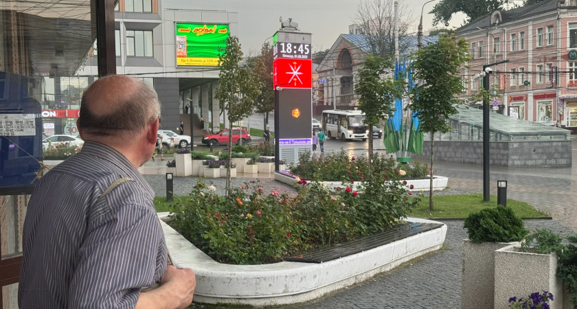 Дед из глубинки увидел, что со счета пропало 9 тысяч и пошел бунтовать в "Сбер": сотрудники отправили старика восвояси и вот почему