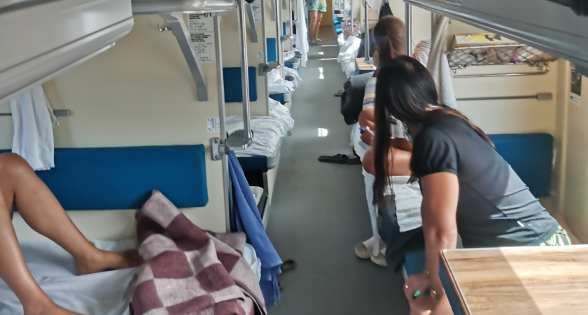 Куда девать матрас, когда спускается сосед сверху? Запомните, чтобы не попасть впросак, как пассажир с нижних боковых