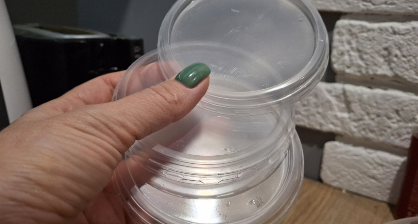 Как можно использовать в быту пластиковые крышки от сметаны 