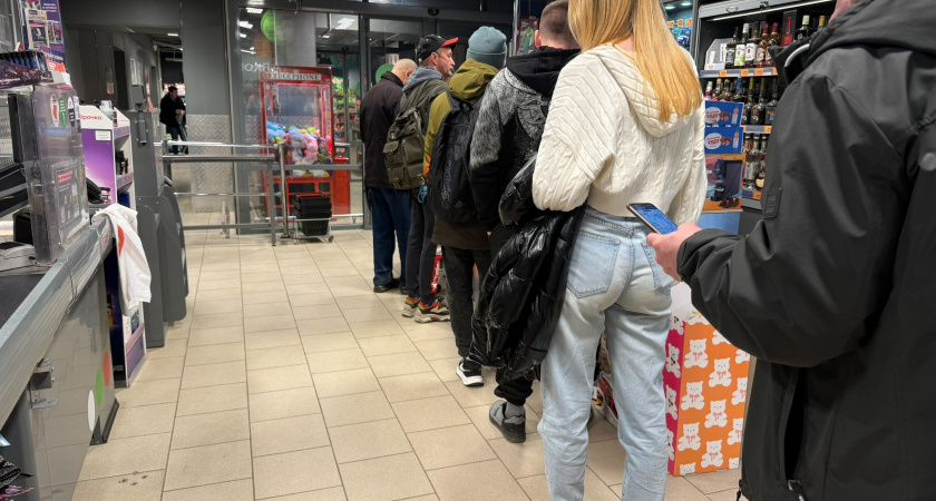 Никогда не стою в очереди в кассу "Магнита", говорю всего одну фразу: продавец обслуживает первым и по высшему разряду